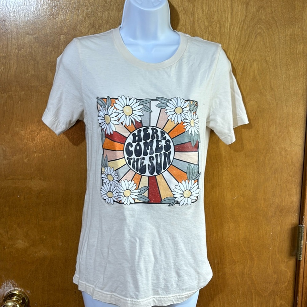 Women’s size XS graphic tee.cream color.